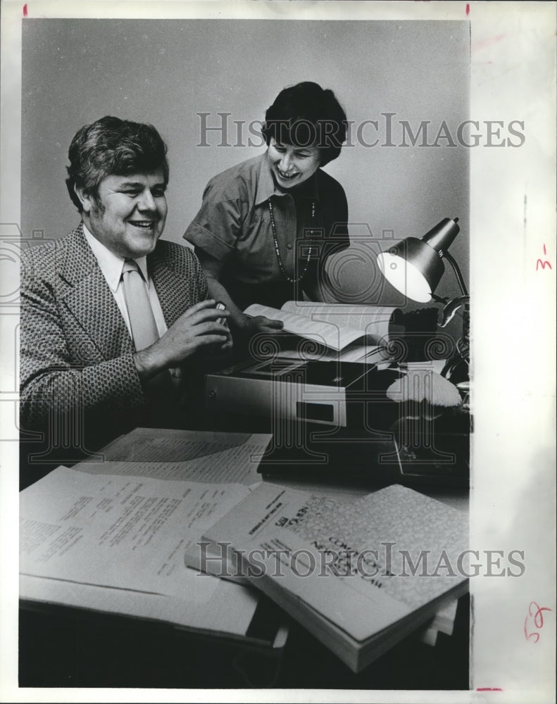 1978 Press Photo Although blind, Don Dally studies the Texas Bar exam, Houston- Historic Images