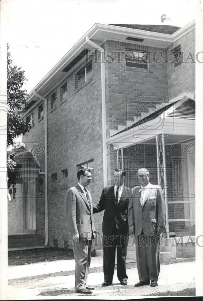 1959 Press Photo Officials at the Bering Memorial Methodist Church, Houston- Historic Images