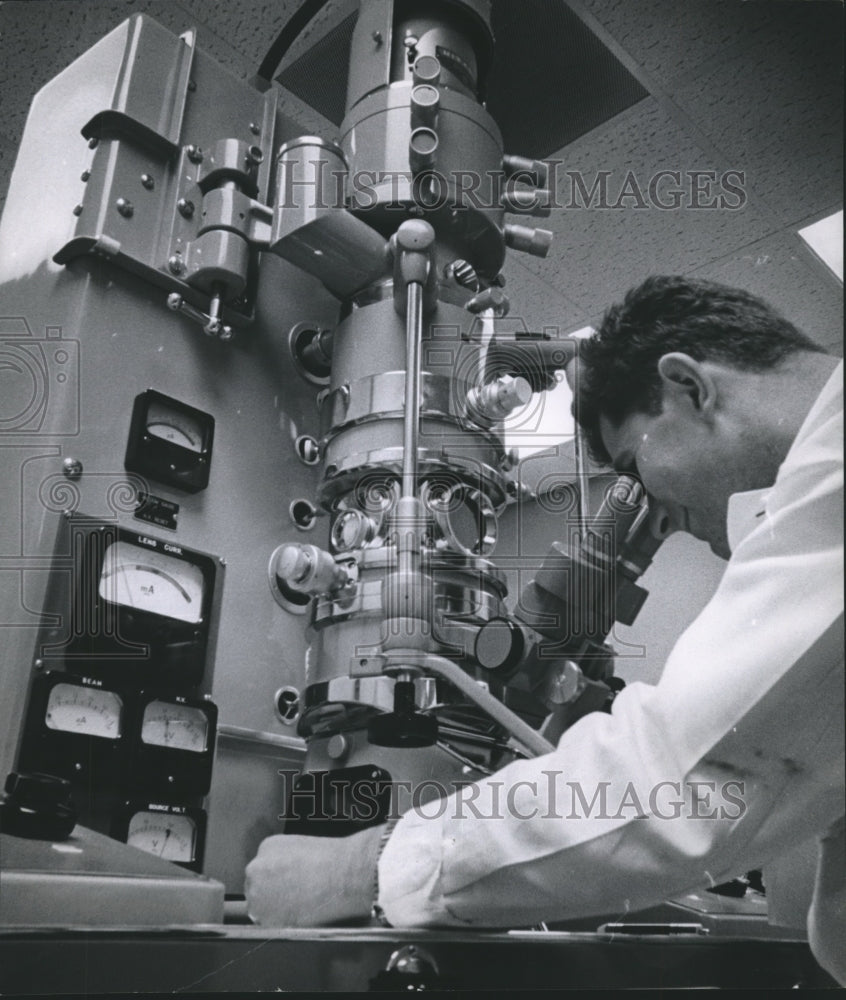 1964 Press Photo Electron microscope, Baylor Univ. College of Medicine, Houston