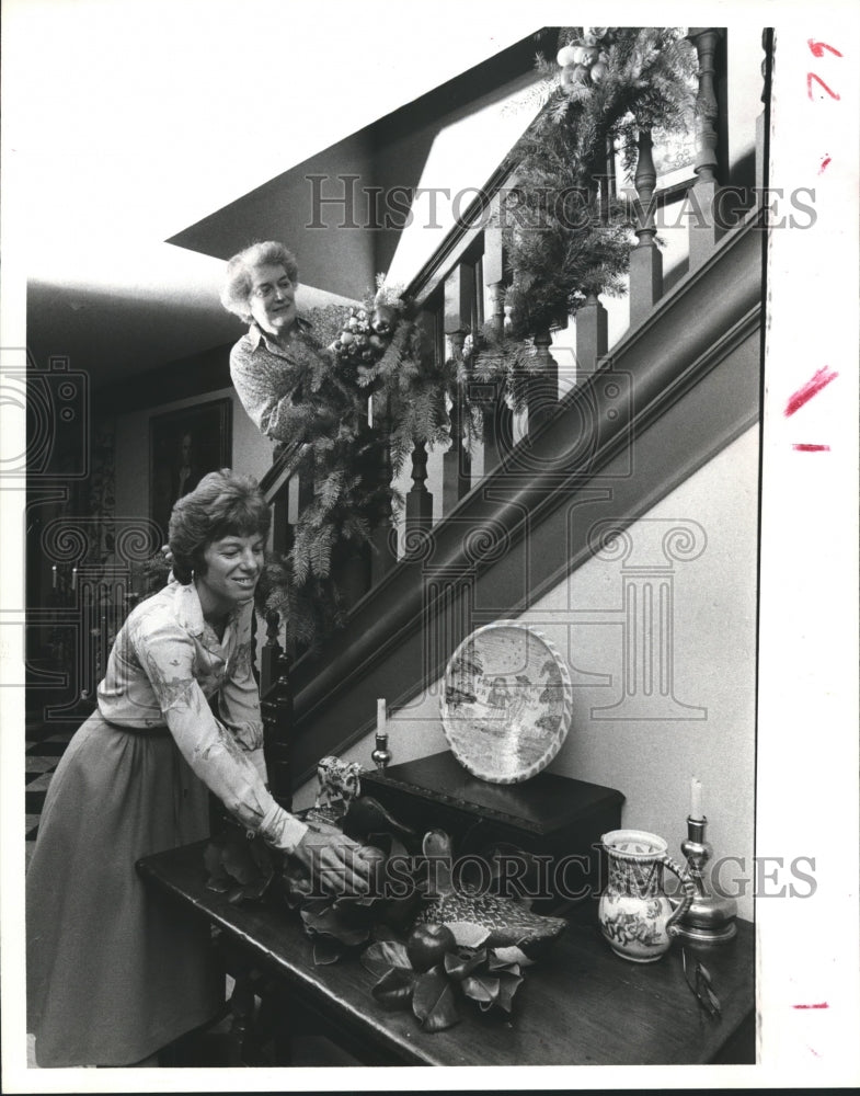 1978 Press Photo Members of Garden Club Decorate at Bayou Bend, Houston