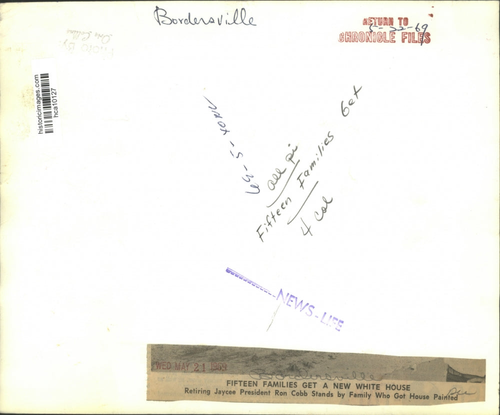 1969 Press Photo Ron Cobb of Bordersville & Family of Newly Painted White House