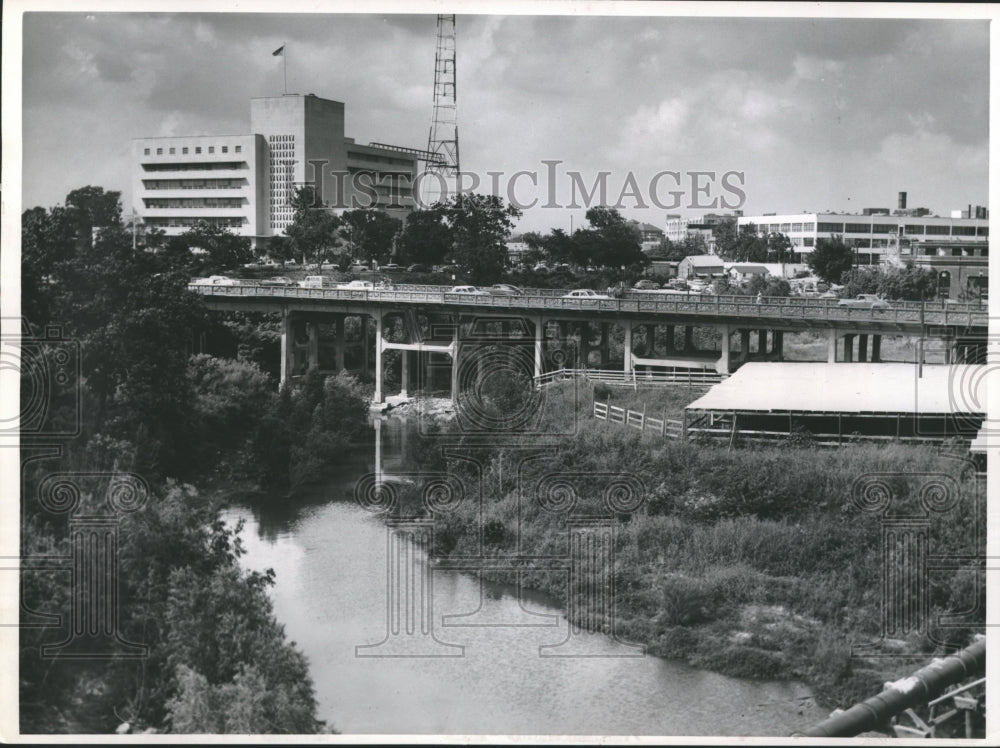 1957 Press Photo Bay's Bayou looks toward Police Station Between Coliseum & Lot
