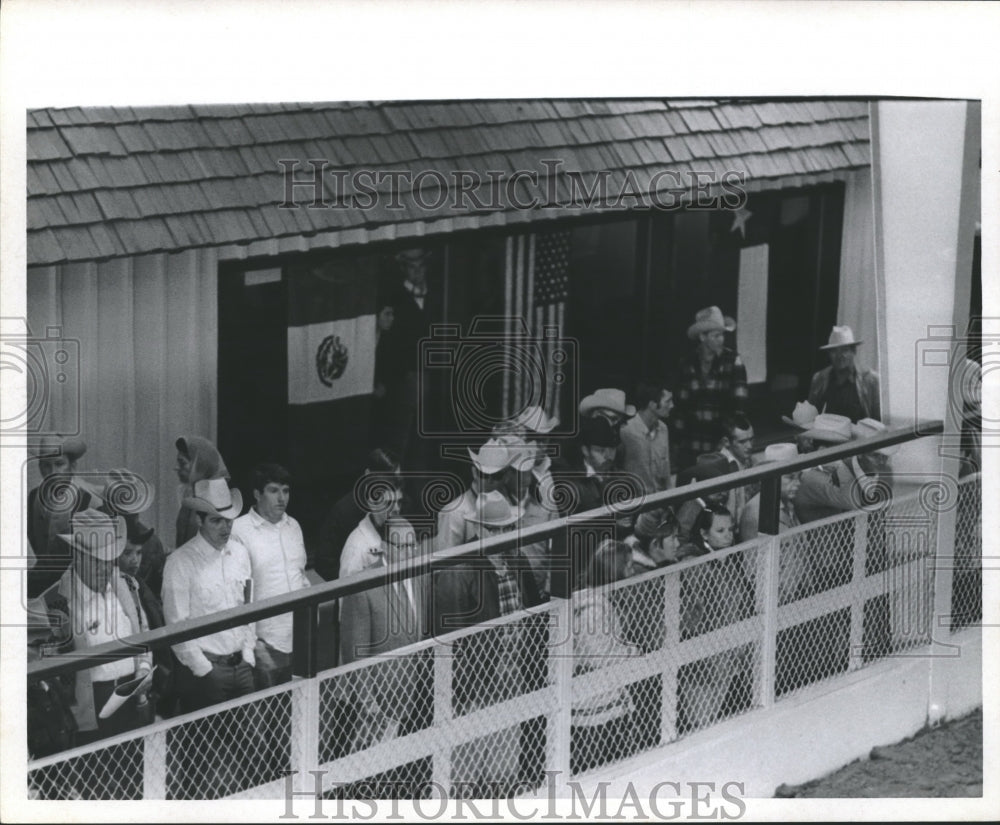 1970 Press Photo Crowd Gather for Show at Cauble Ranch - hca10708