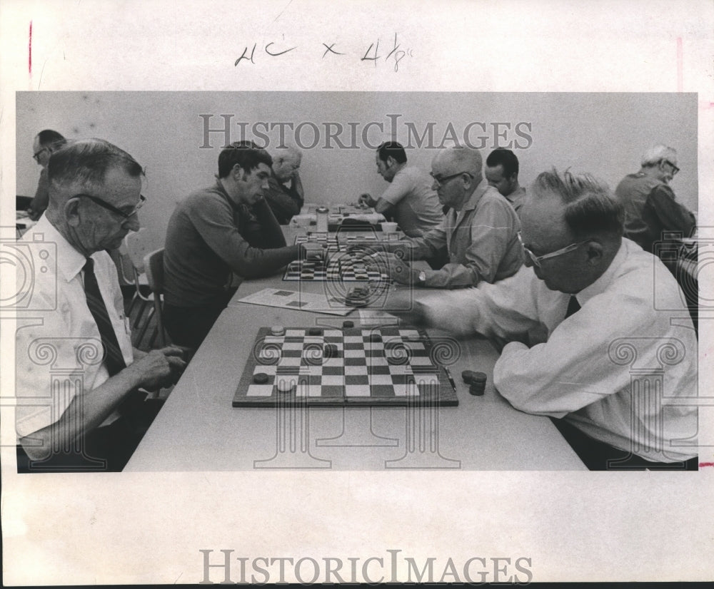 1971 Press Photo Cody Davis and Art Hulvay at South Texas Checker Tourney- Historic Images