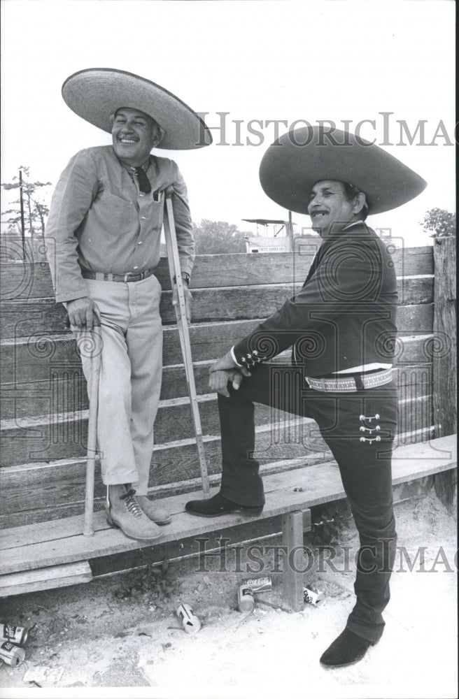 1973 Press Photo Men at Los Nortenos Keeping Charro Tradition - hca11266