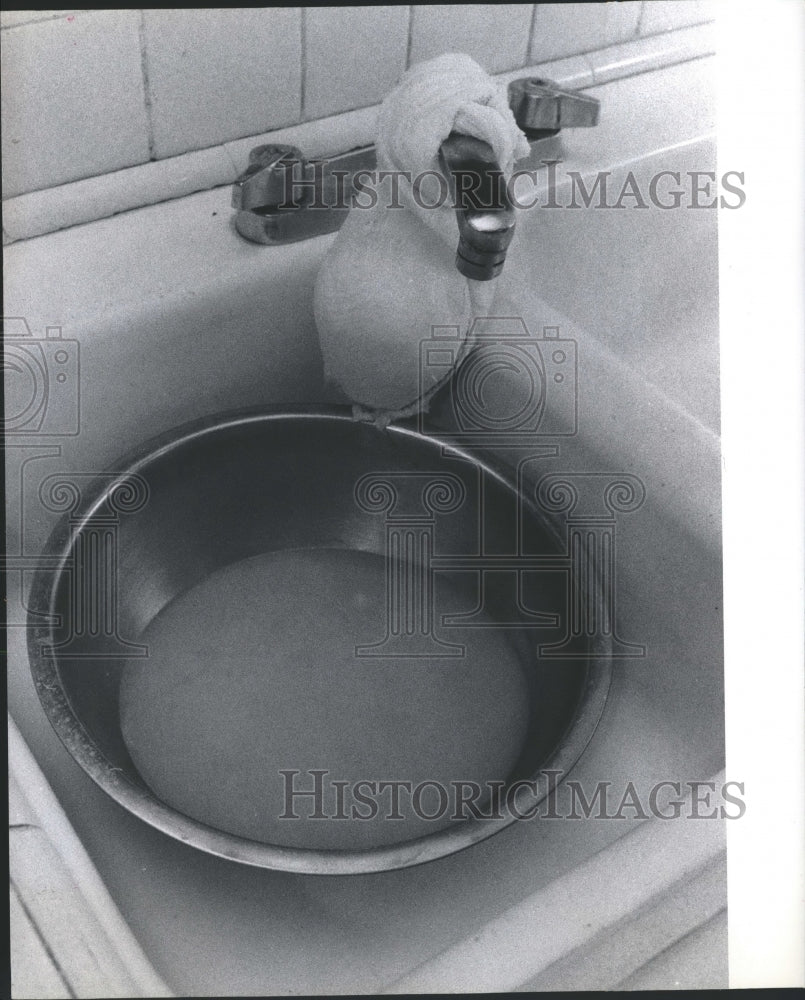 1973 Press Photo Cooked Cheese Curd Hanging In A Pouch To Drain - hca11358