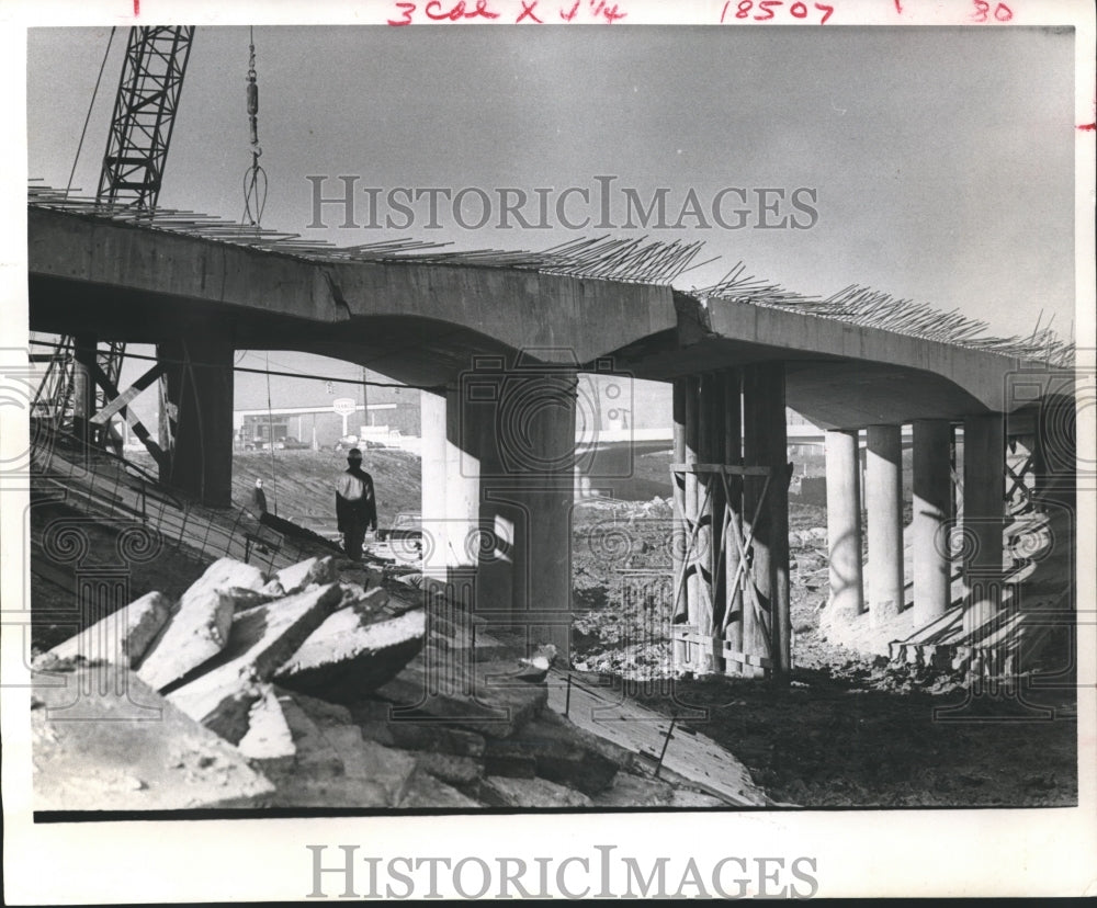 1970 Press Photo Exit Ramp Bridge Is Under Construction in Texas - hca11742