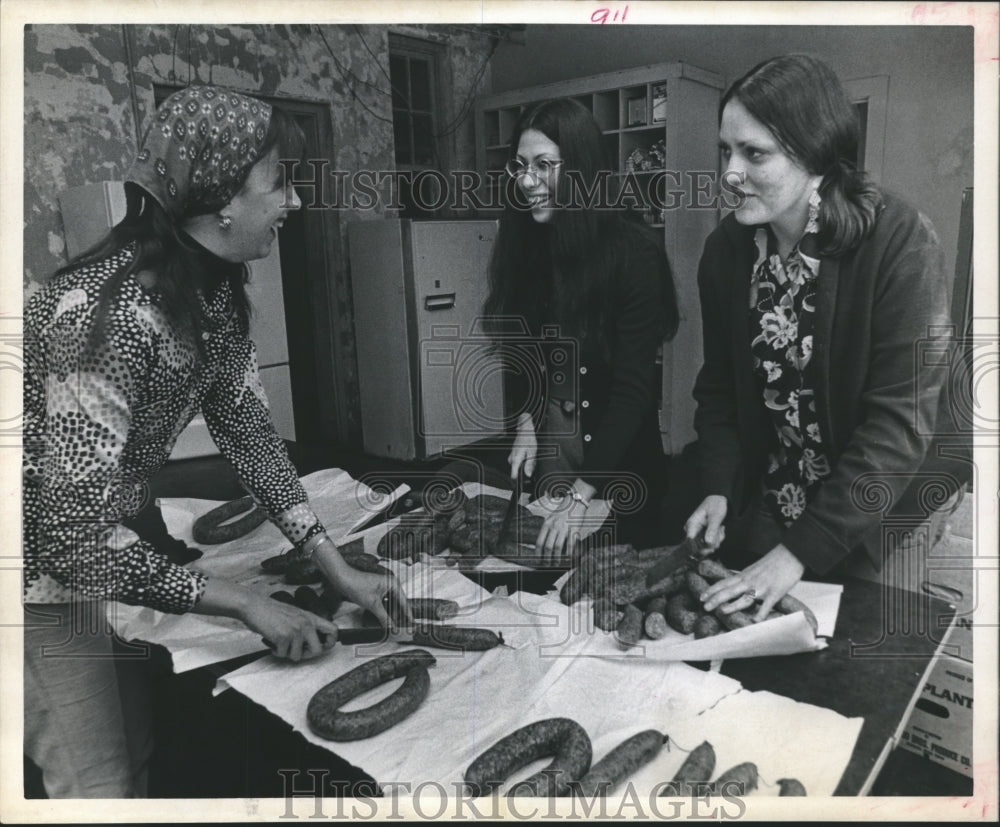 1973 Press Photo Cenikor House Members, Houston Preparing a Snack - hca11938