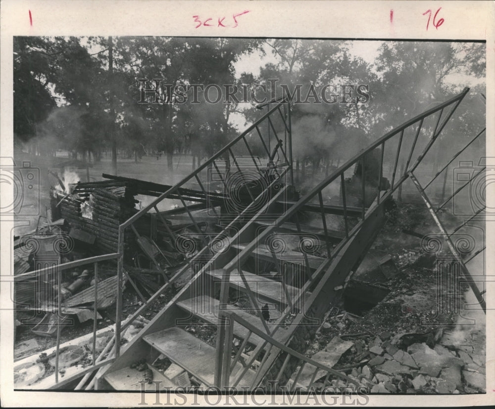 1970 Press Photo Clubhouse Remains Of Tangled Metal At the El Dorado Golf Club