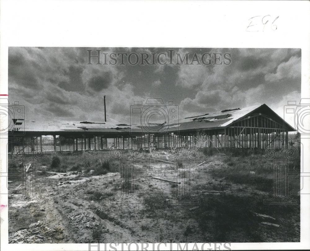 1976 Press Photo Construction Stopped on Clayburn Church of God - hca12146