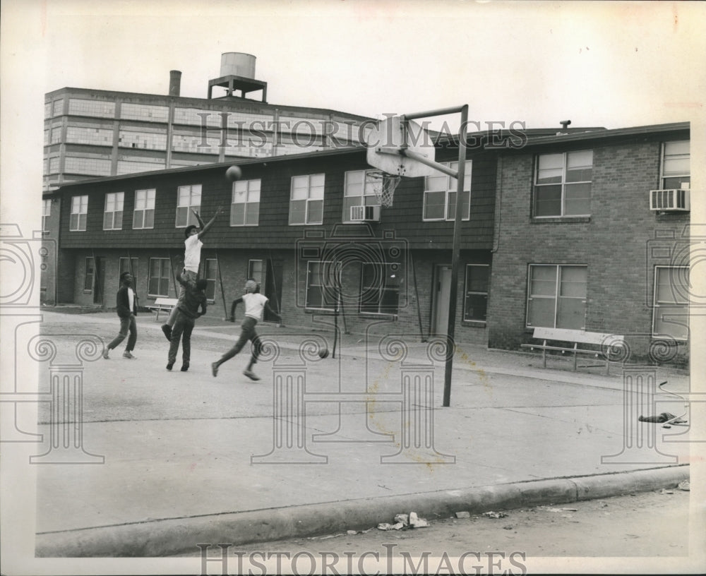 1969 Press Photo Children play basketball at Clayton Homes, Houston - hca12908- Historic Images