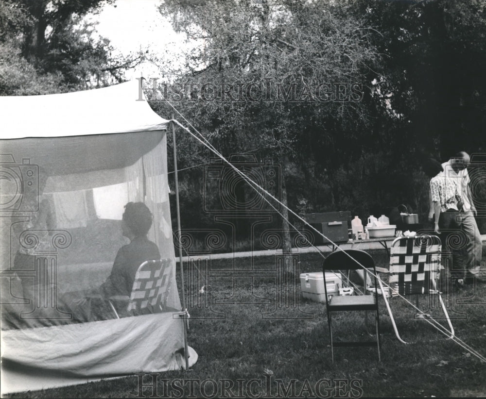 1966 Press Photo Mrs. Howard Keller and her daughter Libby enjoy camping, Texas- Historic Images