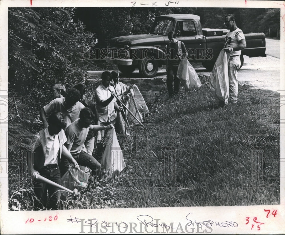 1970 Press Photo Clean up by Waltrip DeMolay Chapter of Bunker Hill Village
