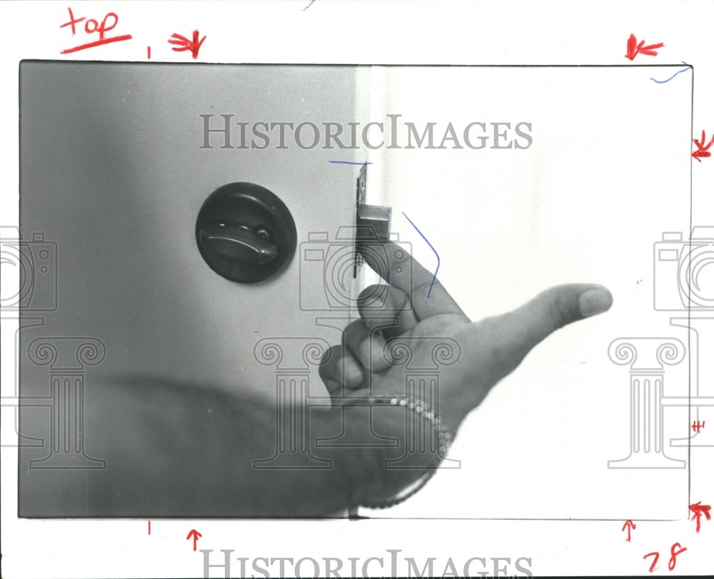 1979 Press Photo Door dead bolt used to prevent burglaries, Houston - hca13251