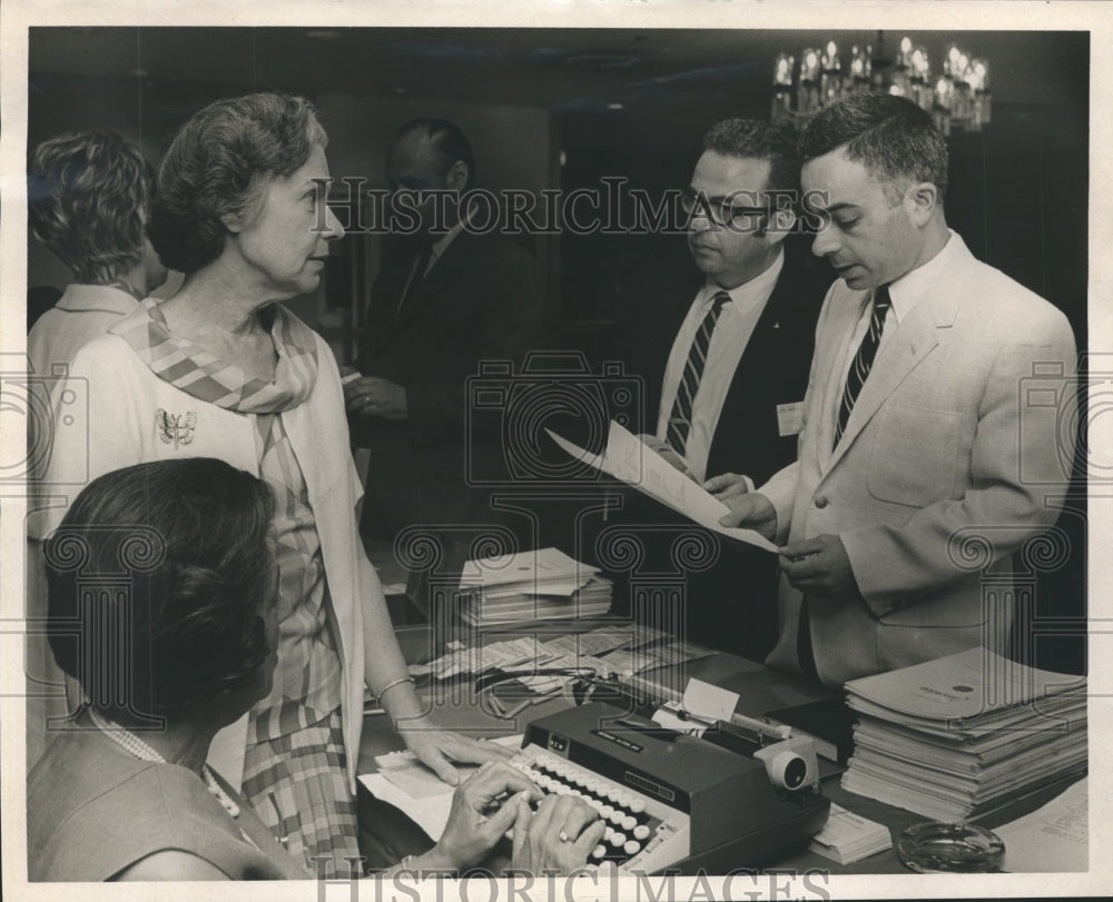 1969 Press Photo Officials at Central Conference of American Rabbi. - hca13311