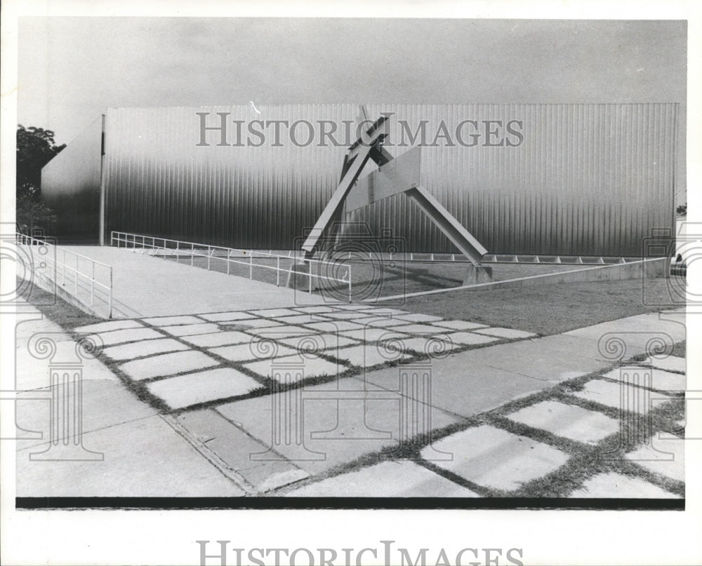 1967 Press Photo Exhibit at the Contemporary Arts Museum. - hca13393- Historic Images