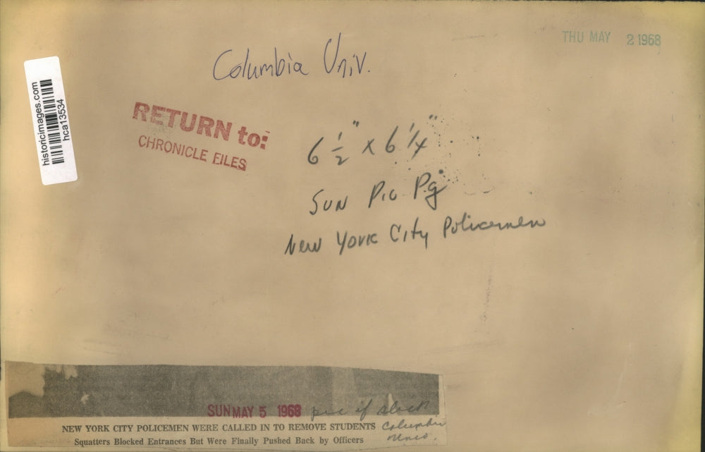 1968 Press Photo New York Policemen Remove Students at Columbia University.