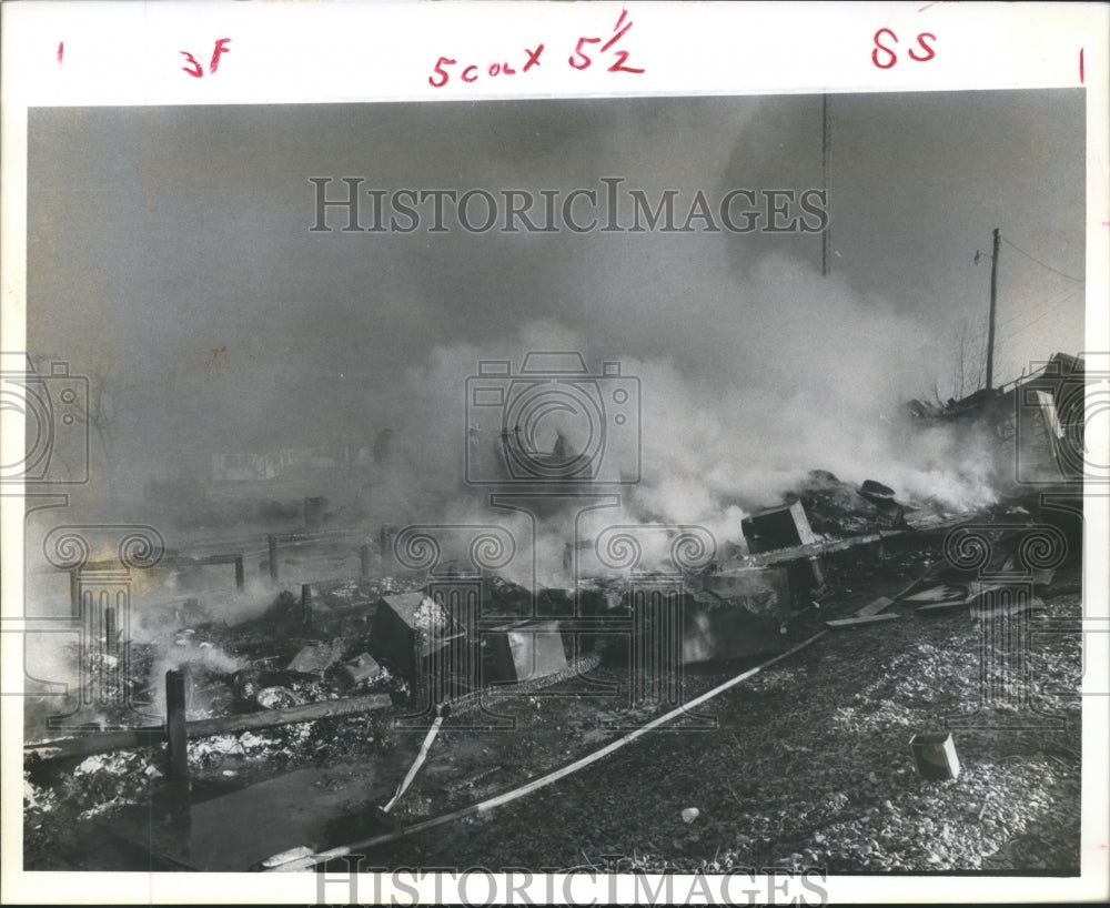 1975 Press Photo Tank Truck Unloading Gasoline in Cleveland, Texas Exploded.