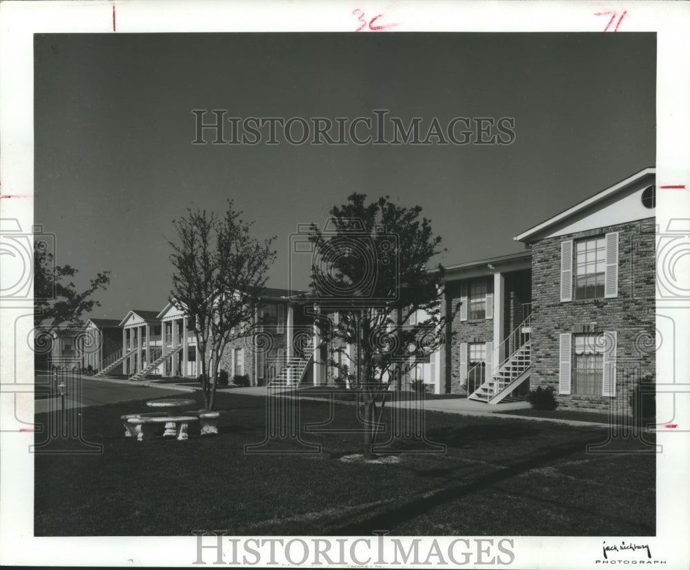 1964 Press Photo Colony Creek Apartments, Houston - hca13906- Historic Images