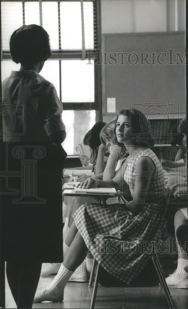 1966 Press Photo High School Students & Teacher Convent Of The Good Shepard.