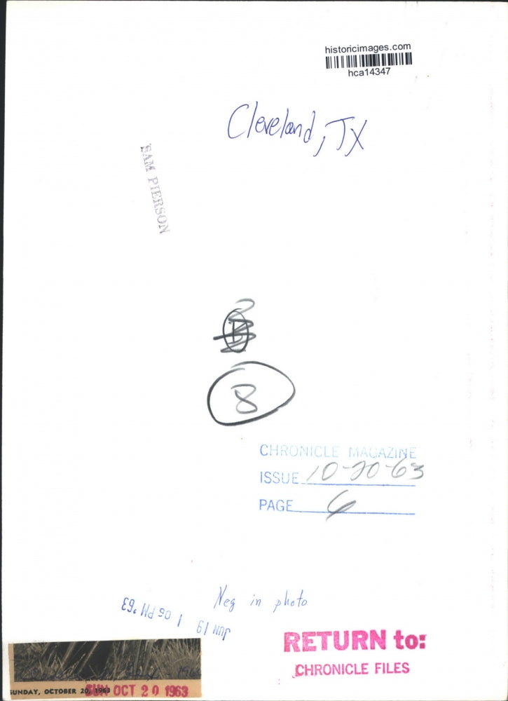 1963 Press Photo Antique Guns Sold in Cleveland, Texas. - hca14347