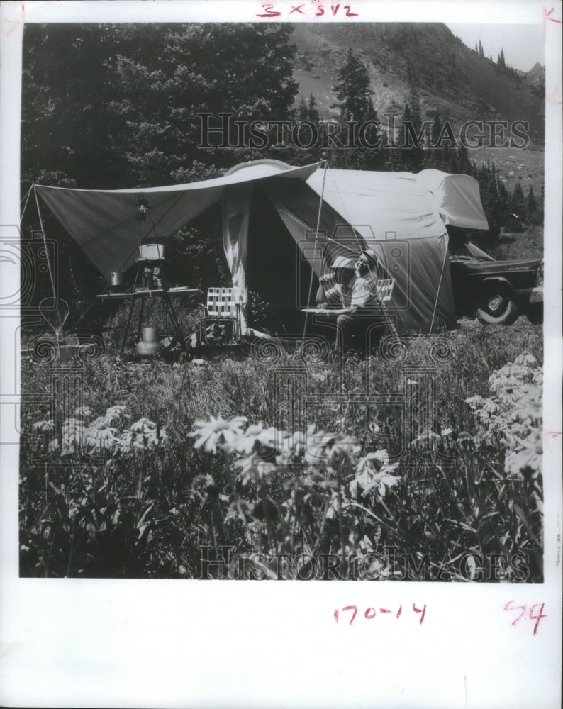 1972 Press Photo Family Using Car Top Camping Tent. - hca14680