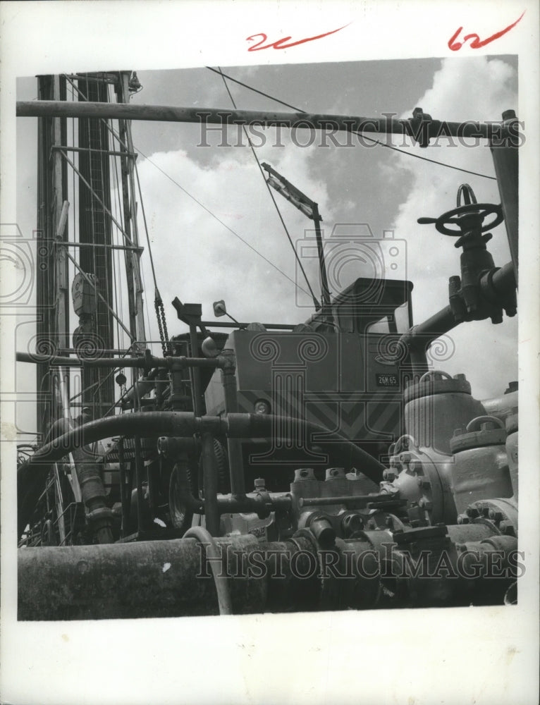 1966 Press Photo Harlan & Welsh Well Servicing's big Cardwell KB 500, Alto Loma