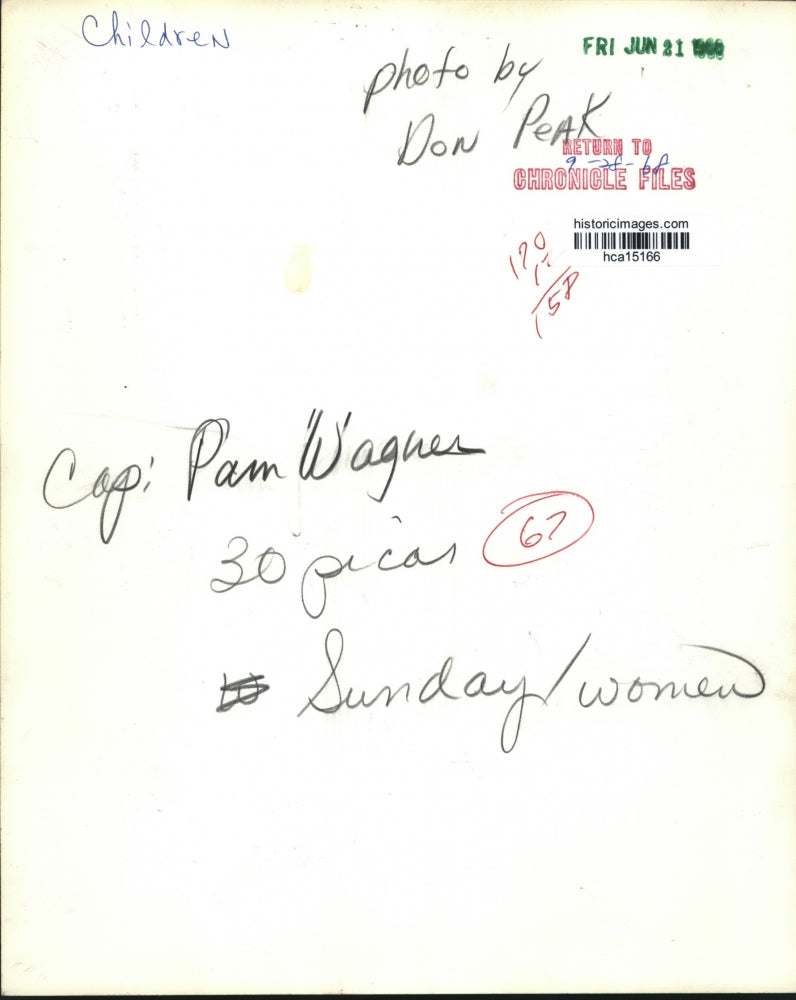 1968 Press Photo Pam Wagner enjoys bouquet of flowers - hca15166