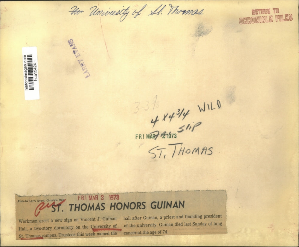 1973 Press Photo Workman Erect New Sign on Dorm at University of St. Thomas.