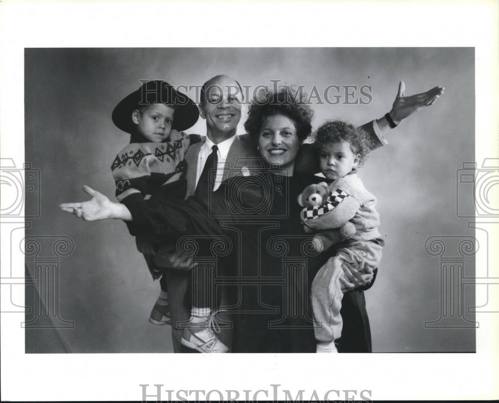 1987 Press Photo Marion Cowings &amp; Kim Shaw With Children of The Jazz Show.- Historic Images