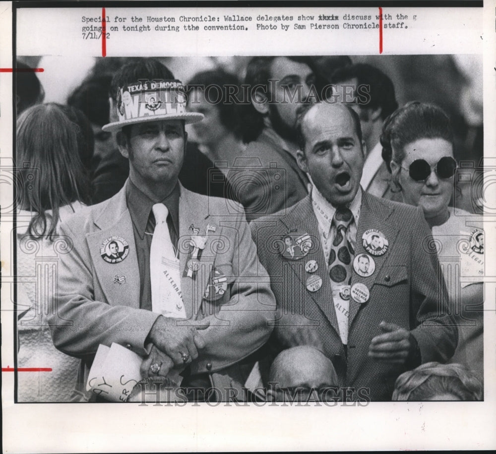 1972 Press Photo Wallace Delegates at event with campaign buttons - hca15850