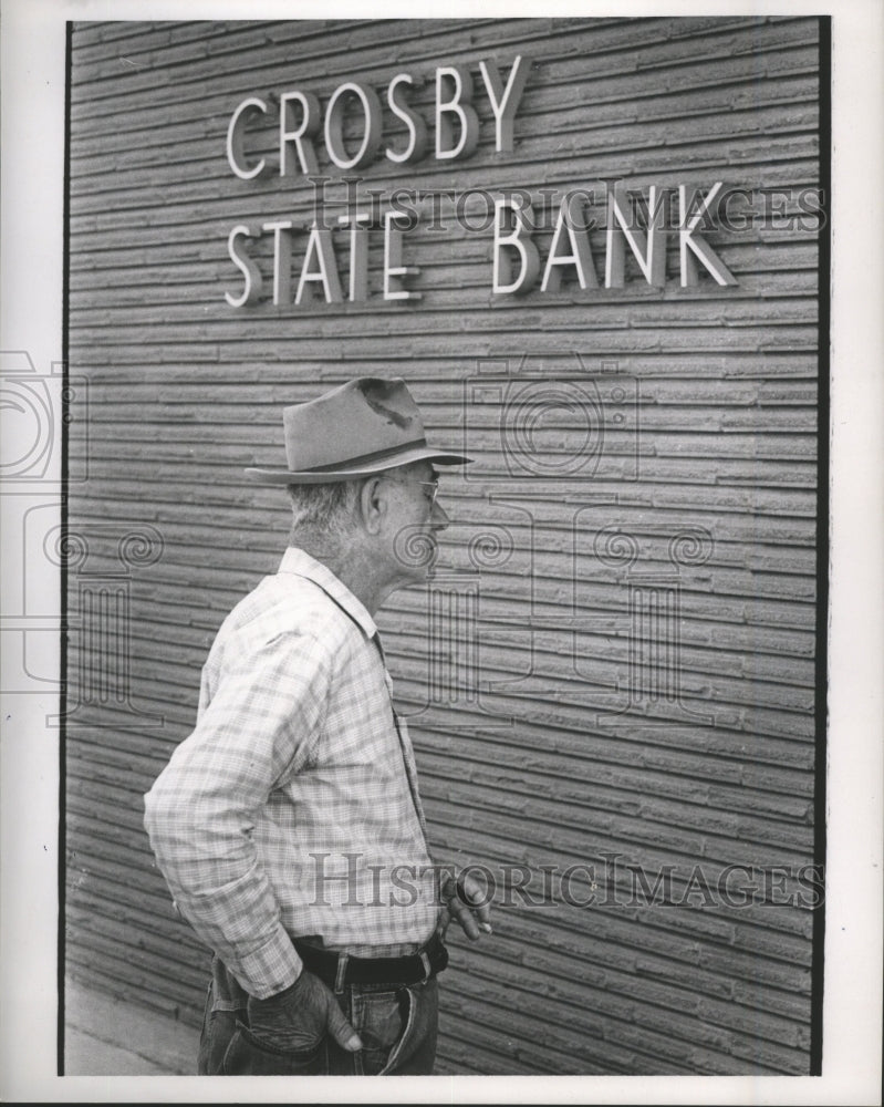 1967 Press Photo Gentleman at Crosby State Bank - hca16566- Historic Images