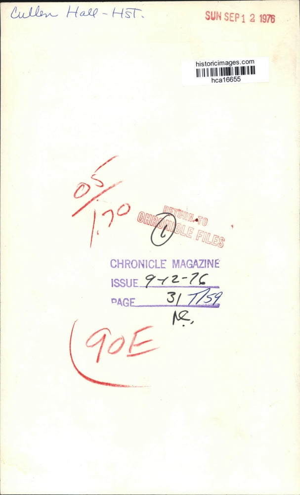 1976 Press Photo Lady Waters Plants Inside the Cullen Hall in Houston.