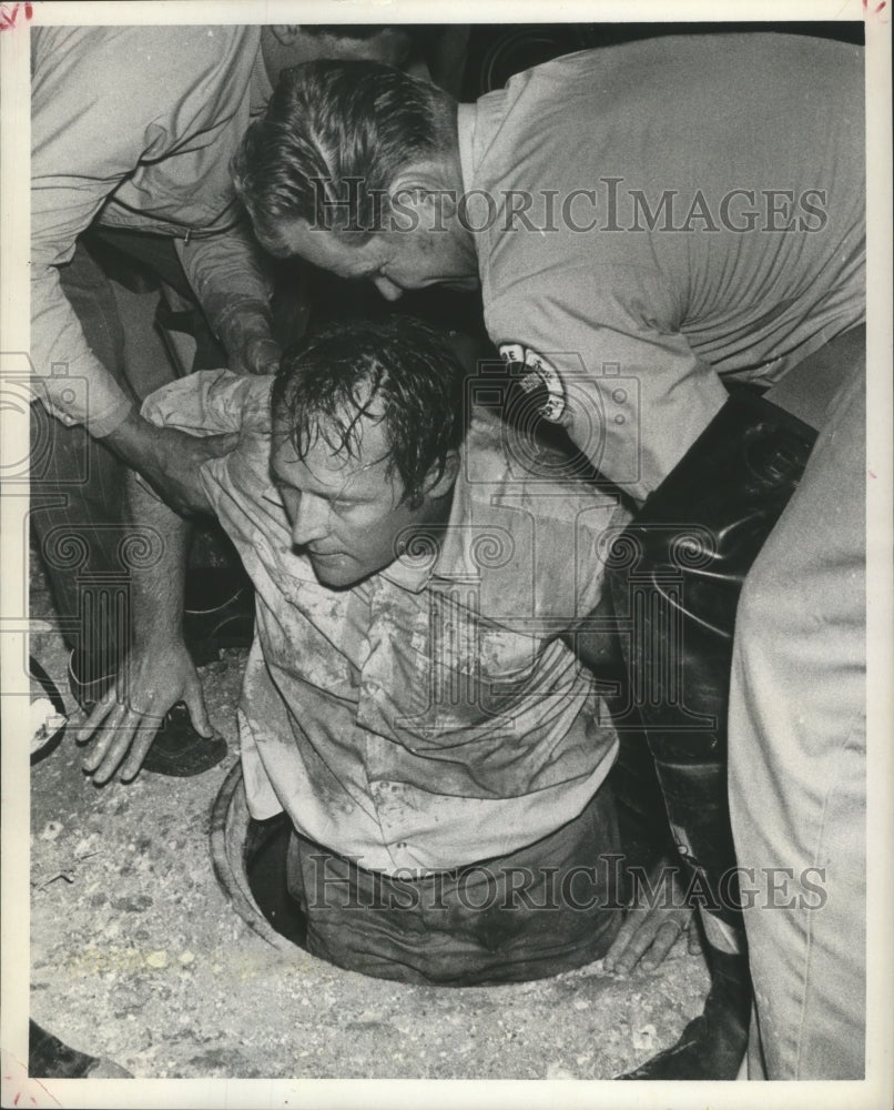 1973 Press Photo Fireman Sonny Turrentine poisoned by carbon monoxide