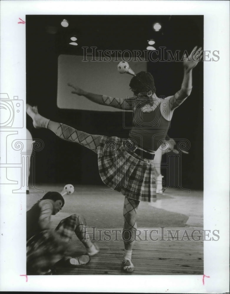 1992 Press Photo Nina Martin Performing &quot;Small Wonders&quot; At DiverseWorks, Houston- Historic Images