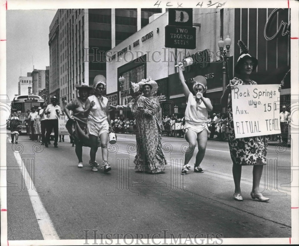 1968 Press Photo Fraternal Order of Eagles&#39; Grand Aerie-Auxiliary Parade Houston- Historic Images