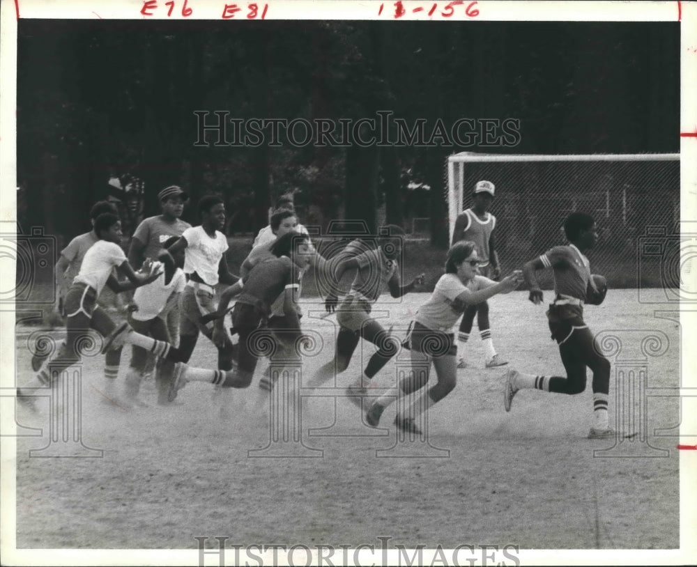 1983 Press Photo Rotary Boys Club plays flag football game - hca19363- Historic Images