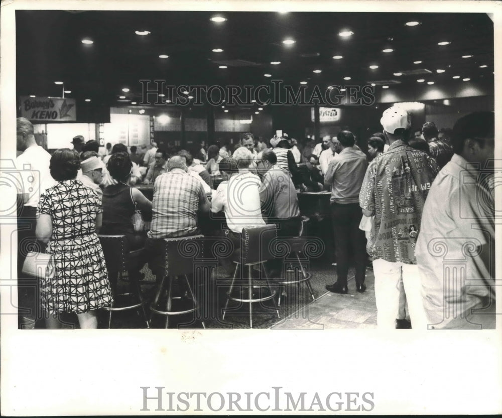 1969 Press Photo Crowds of Gamblers at the Casino - hca19394