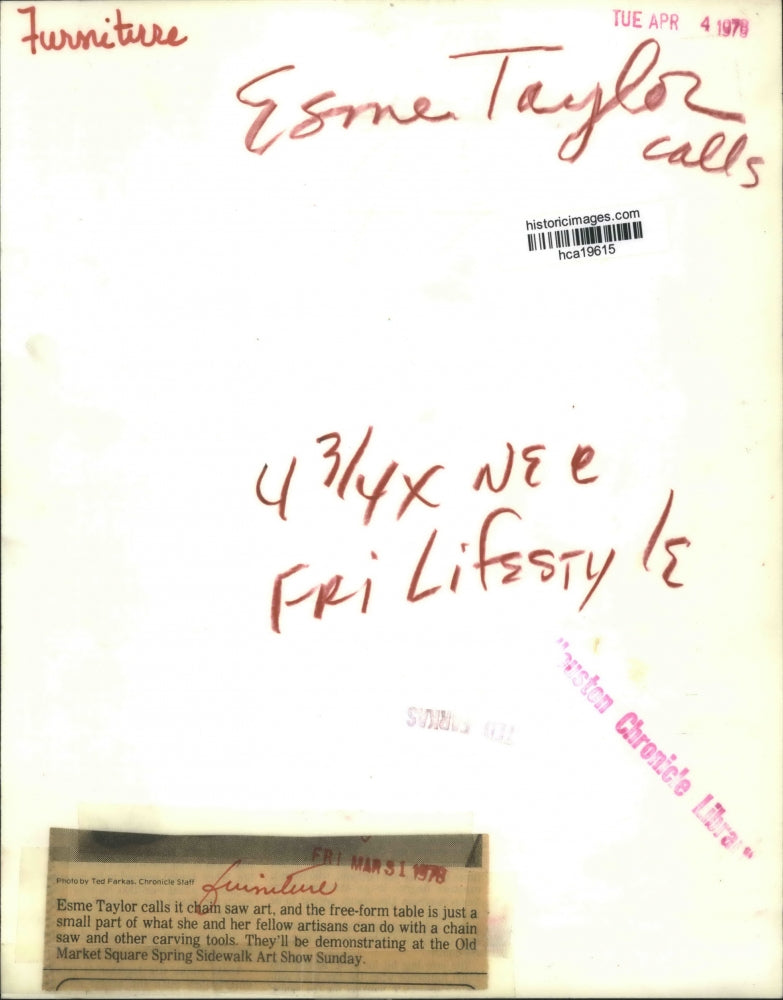 1978 Press Photo Esme Taylor Chain Saw Art & Free-Form Furniture Show.