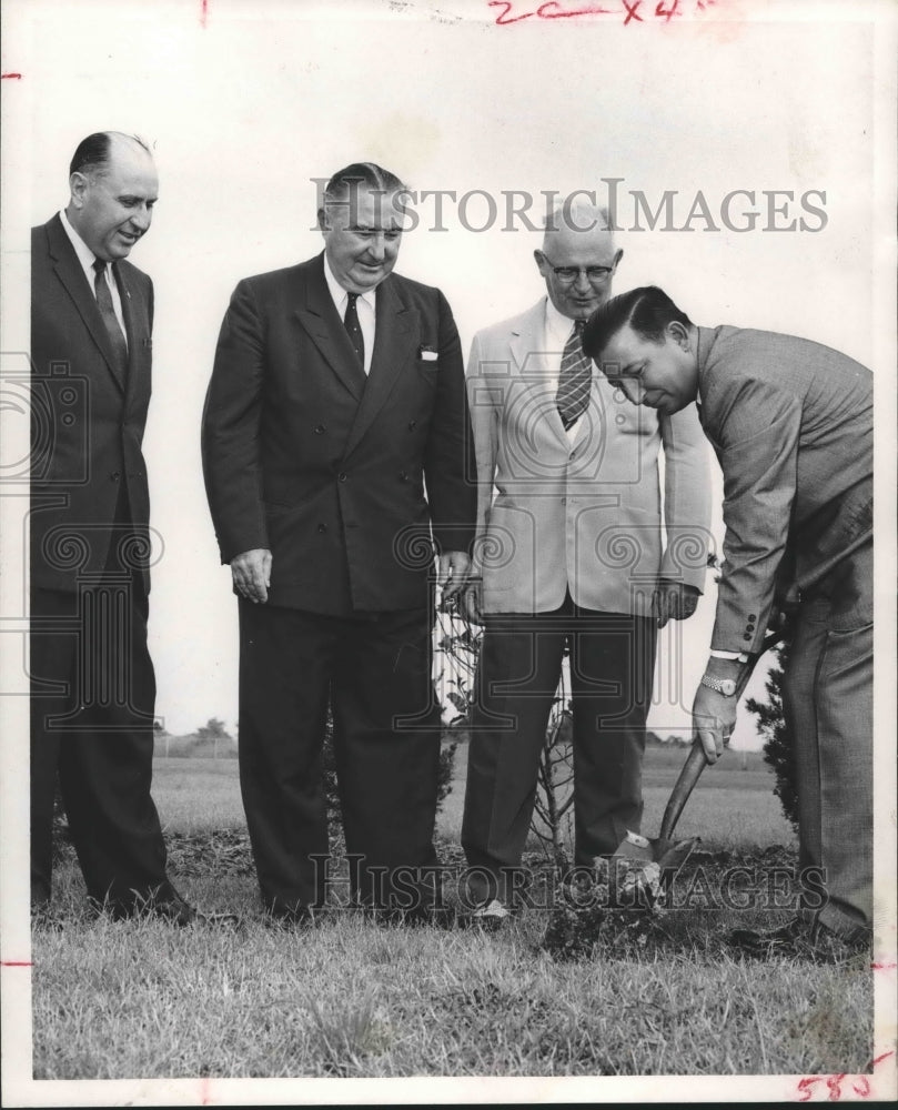 1957 Press Photo Ground Breaking For Mausoleum At Forest Park Memorial Cemetery