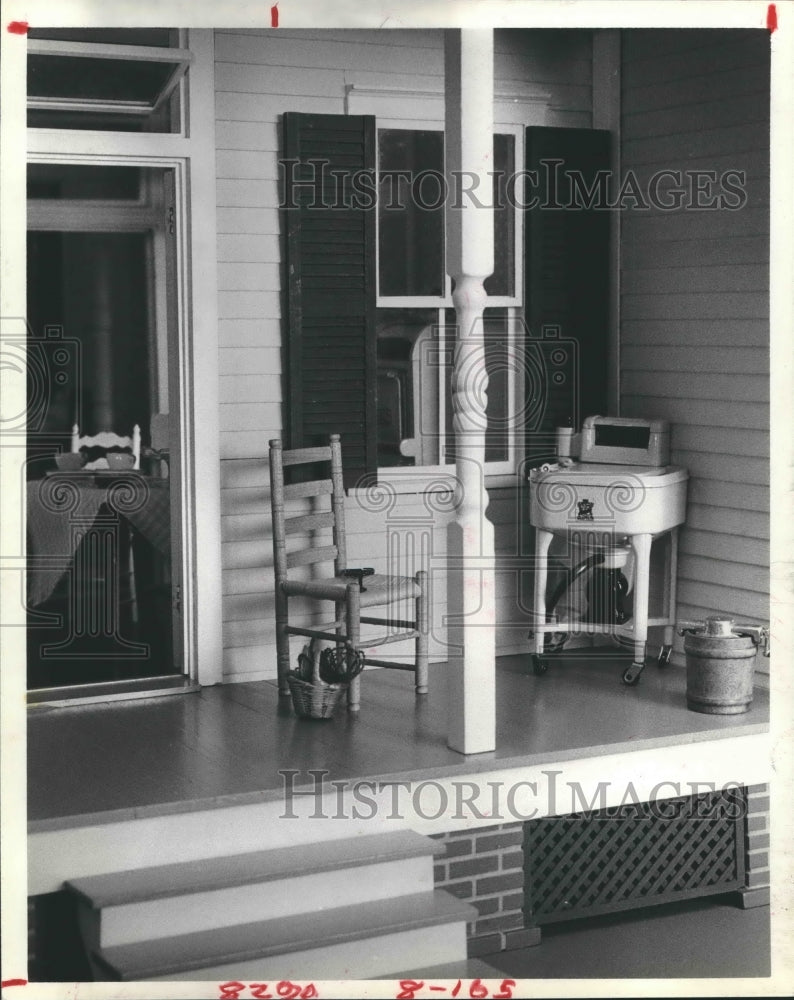 1981 Press Photo Gothic-Style &quot;Houston&#39;s Honeymoon Cottage&quot; Doll House.- Historic Images