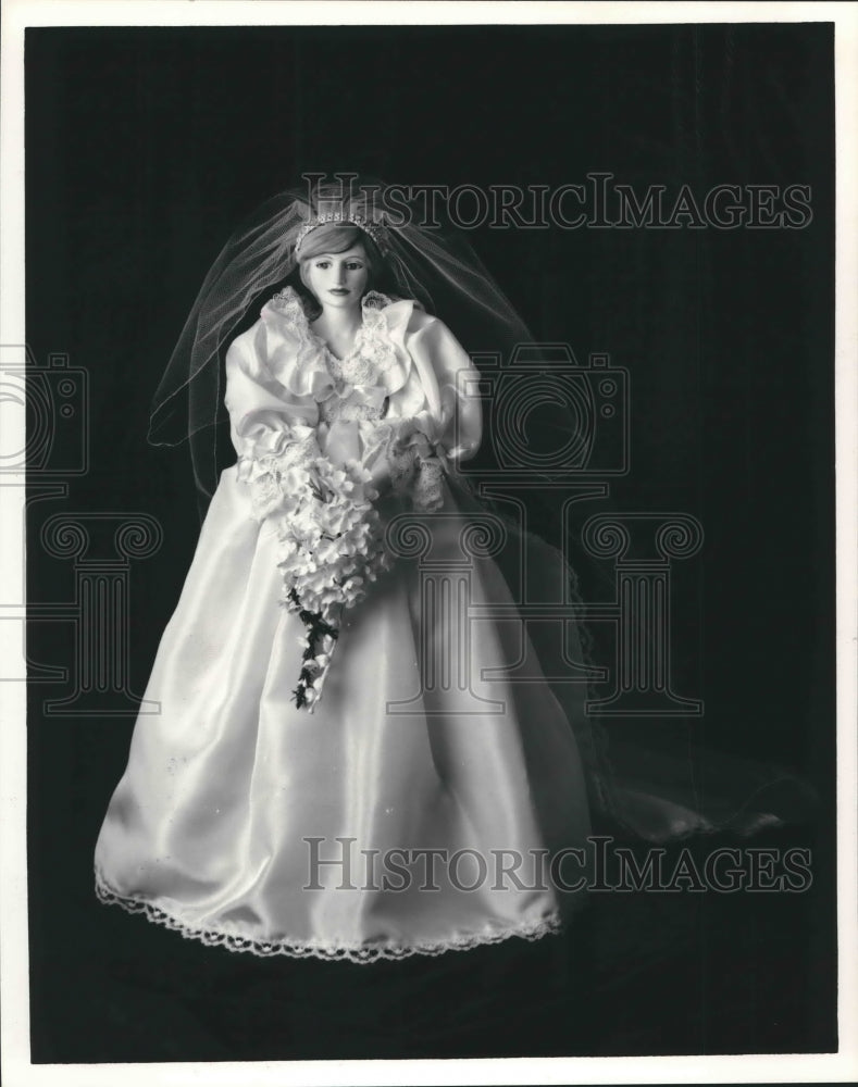 1983 Press Photo Princess Diana Bride Doll. - hca20212- Historic Images