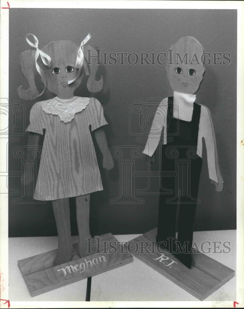 1985 Press Photo Wood Hand-Painted Dolls. - hca20223- Historic Images