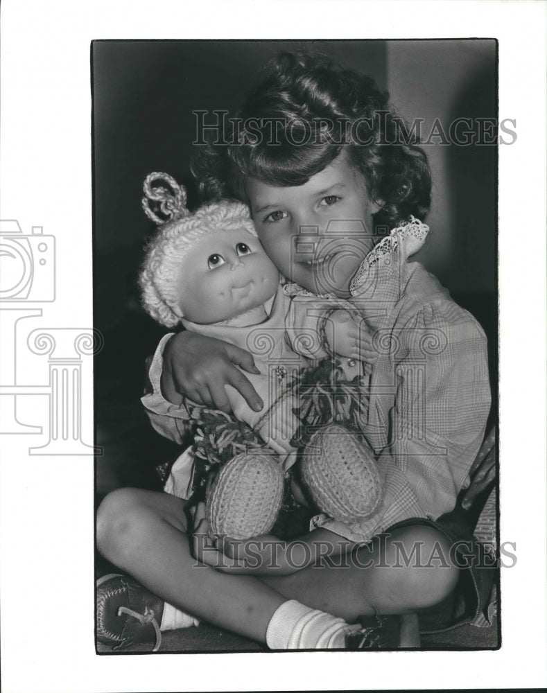 1985 Press Photo Andrea Heck with Doll &quot;Ginny&quot; - hca20249- Historic Images