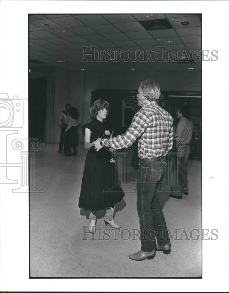 1983 Press Photo Janice Giles &amp; Joe Sanders Dancing. - hca20409- Historic Images