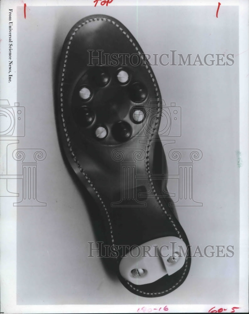 1972 Press Photo Football Equipment With Rotating Sole. - hca20603- Historic Images