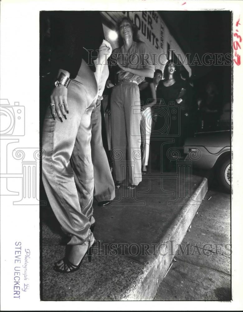 1978 Press Photo Feet People Lined Up At Putting On The Ritz A New Disco In Town- Historic Images