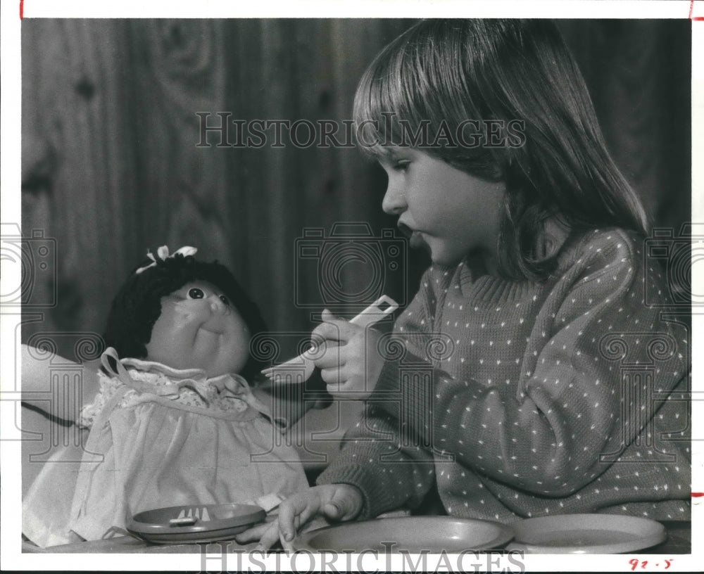 1985 Press Photo Liz McKay Feeding Her Doll. - hca20845- Historic Images