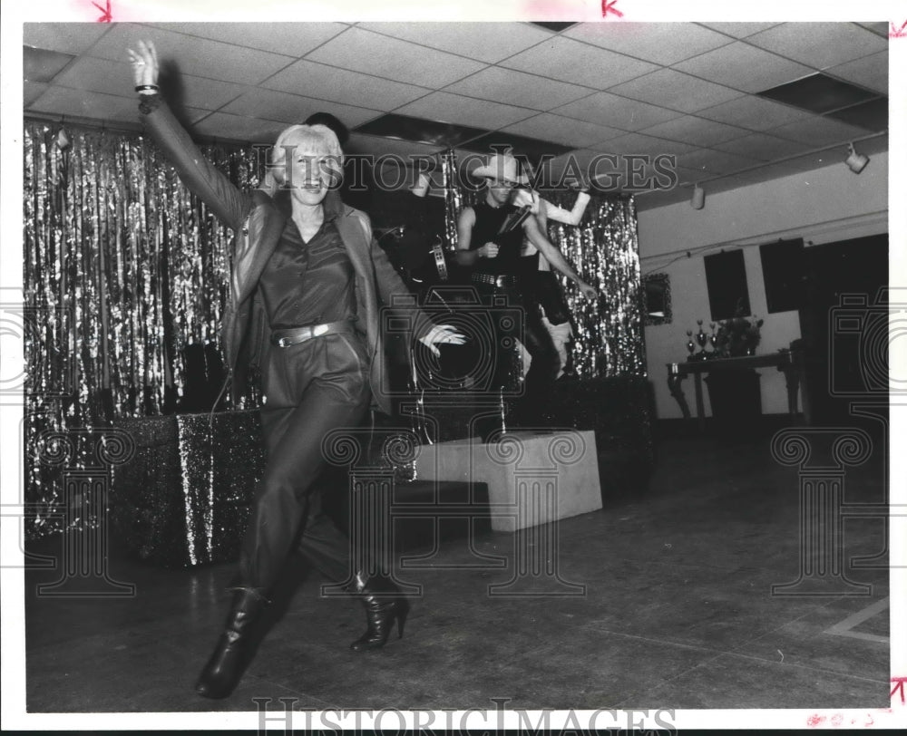 1979 Press Photo Guild Member Patti Corrigan Dancing &amp; Modeling in Elico Fashion- Historic Images