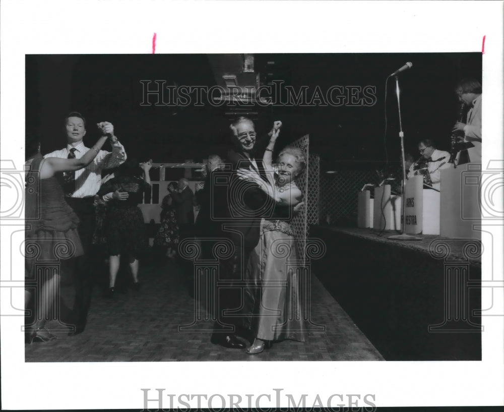 1992 Press Photo Elizabeth and Jay Armstrong at Al Marks&#39; dance hall - hca21151- Historic Images